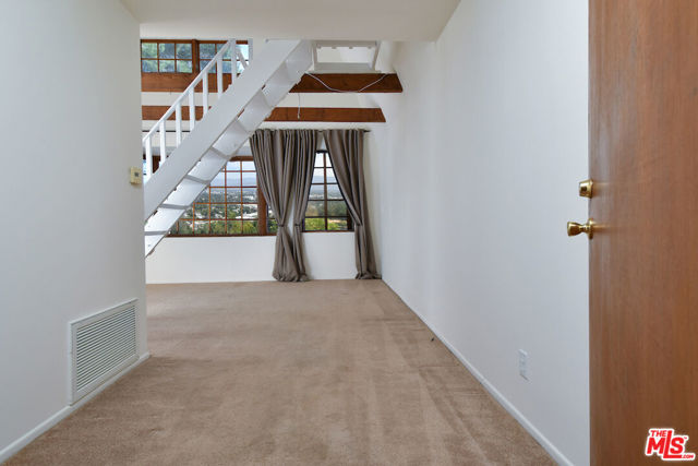 3682 Berry Drive, Studio City CA: https://media.crmls.org/mediaz/6ef88488-707c-4be9-b1b1-454674594bfd.jpg