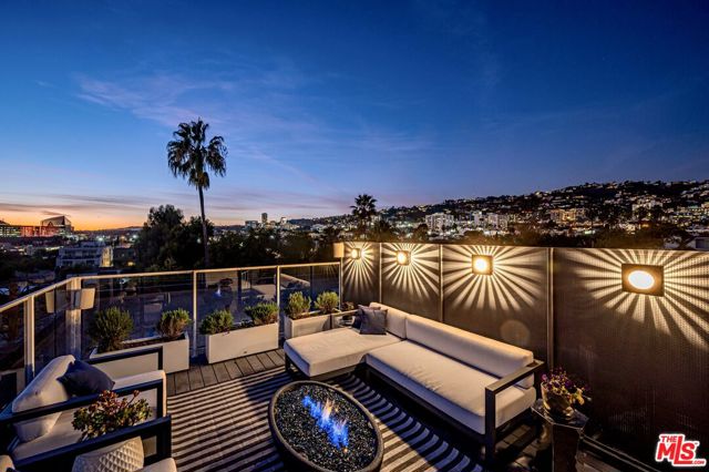 825 N Kings Road, West Hollywood CA: https://media.crmls.org/mediaz/6ef8b7bc-87f6-46e6-bb2a-a46119f41f44.jpg