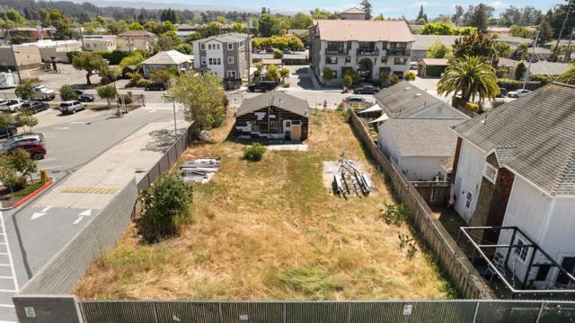 719 Darwin Street, Santa Cruz CA: https://media.crmls.org/mediaz/6ef8dd87-2a6e-4b1b-b656-6b45dfb8a83b.jpg