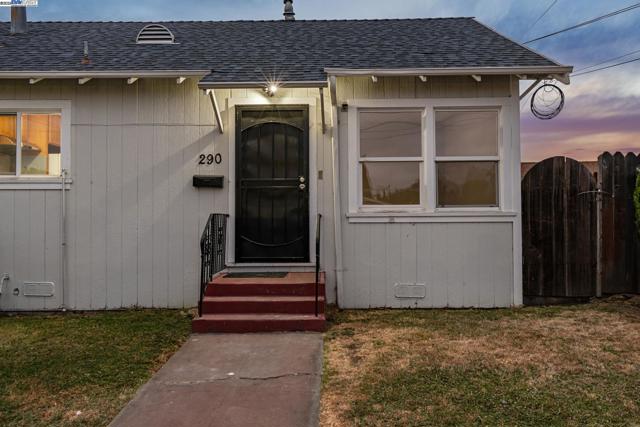 290 2Nd Ave, San Leandro CA: https://media.crmls.org/mediaz/6ef9242e-4f38-4a9a-94bb-bbf9ff3f337d.jpg