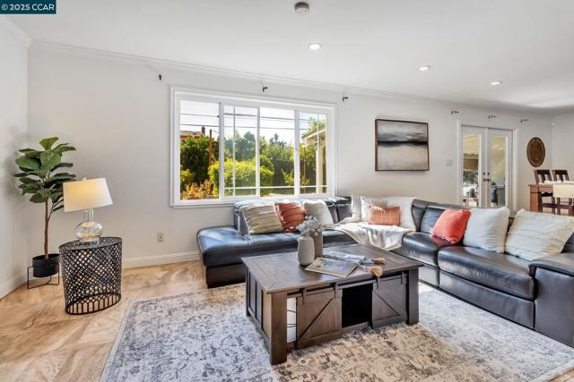 960 Live Oak Dr, Santa Clara CA: https://media.crmls.org/mediaz/6ef951ba-2a73-4431-83d4-65d4375d5248.jpg