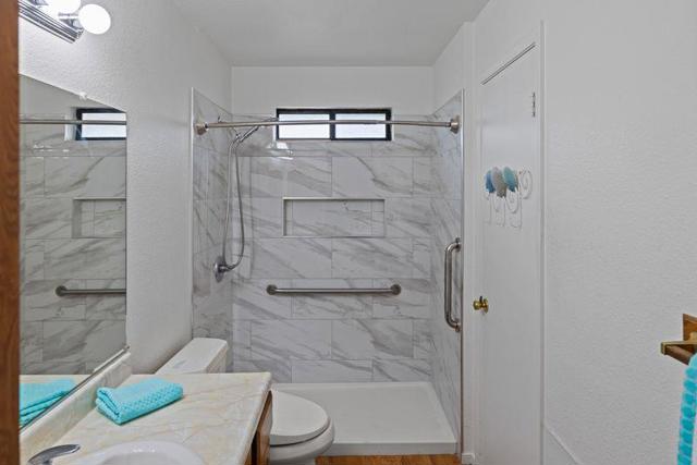 126 Cypress Lakes Court, Marina CA: https://media.crmls.org/mediaz/6ef96ac4-0993-446e-950c-84149bb1d821.jpg