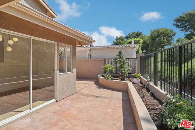 27598 Paseo Sonata, San Juan Capistrano CA: https://media.crmls.org/mediaz/6efa3fed-552d-48c0-b812-9673739143d7.jpg