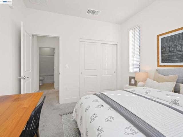 3265 Internet Cmn, Fremont CA: https://media.crmls.org/mediaz/6efb24bd-b694-4af7-9559-12f8c224a9f0.jpg