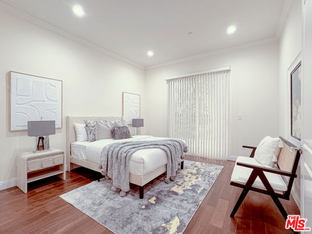 4848 Wilshire Boulevard, Los Angeles CA: https://media.crmls.org/mediaz/6efbedf7-269a-4401-a501-573ace451b85.jpg
