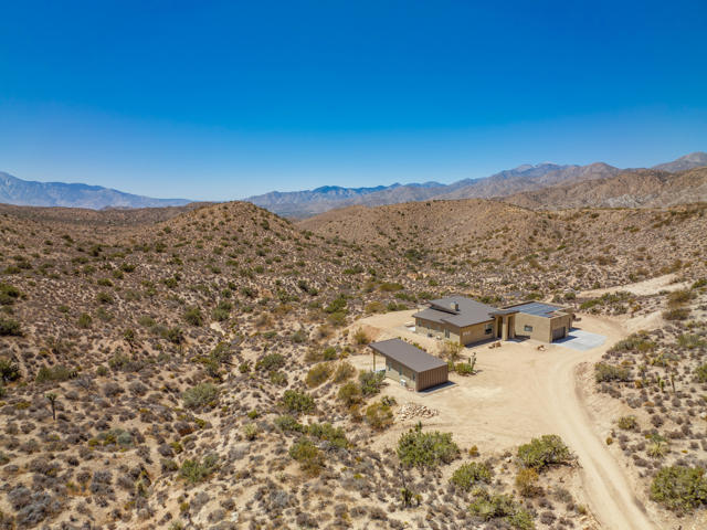 7852 Pinon Drive, Yucca Valley CA: https://media.crmls.org/mediaz/6efc23bd-5b60-45c1-8bff-dcd425eef2fa.jpg