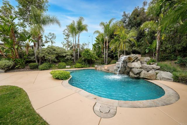 Detail Gallery Image 9 of 61 For 821 Shadow Ridge Pl, Chula Vista,  CA 91914 - 5 Beds | 4/1 Baths