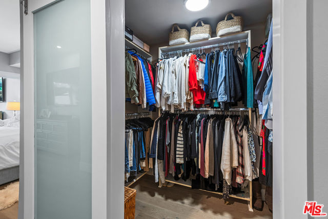 13600 Marina Pointe Drive, Marina del Rey CA: https://media.crmls.org/mediaz/6efd25dd-0237-4b39-a8a7-5f53bbac4a29.jpg
