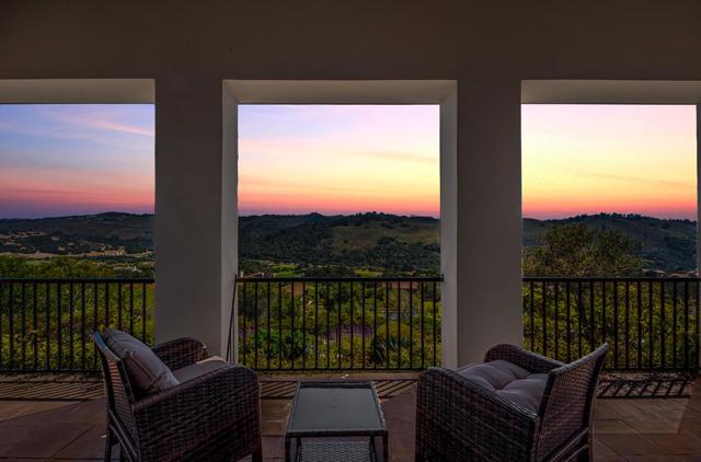 407 Mirador Court, Monterey CA: https://media.crmls.org/mediaz/6efd3e38-d3c2-4994-b5bf-e605d71a7bda.jpg