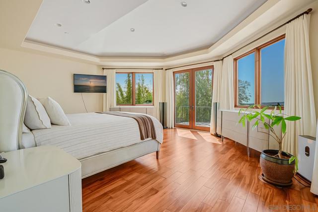 7335 El Fuerte St, Carlsbad CA: https://media.crmls.org/mediaz/6efd58db-eedd-4a4a-912d-7848833e81ce.jpg