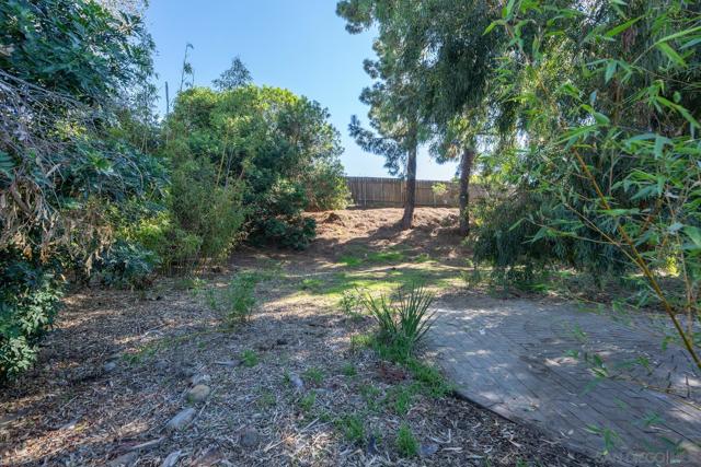 4975 Whipple Way, San Diego CA: https://media.crmls.org/mediaz/6efd8a3e-46d0-4c77-bc43-fde1d99e10b5.jpg