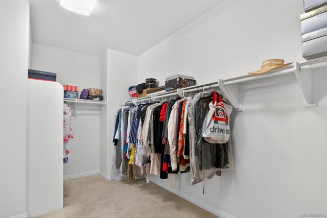 Image 42 of 73 For 18410 Lakepointe Dr