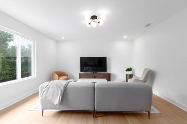 361 E Indian Rock Rd, Vista CA: https://media.crmls.org/mediaz/6efe4bc2-ae81-43d8-b486-c692ac2c4a5a.jpg