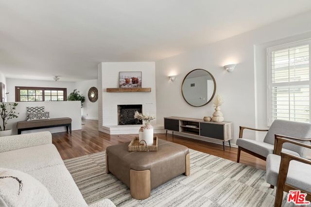 11205 Huntley Place, Culver City CA: https://media.crmls.org/mediaz/6efee740-eb08-4fc1-8291-9ea2d338c786.jpg
