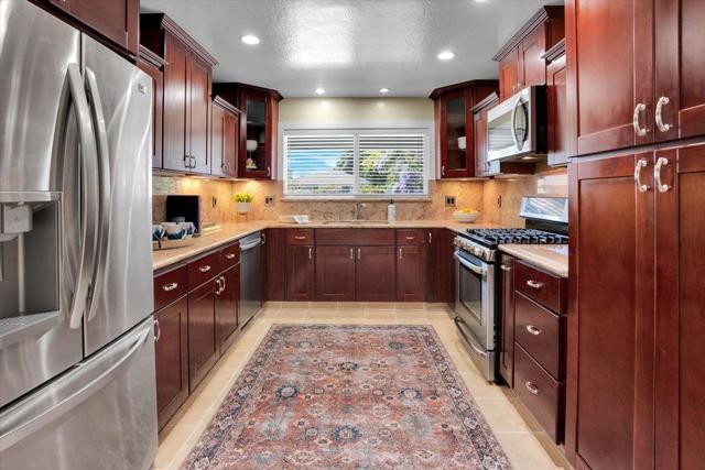 140 Suburbia Avenue, Santa Cruz CA: https://media.crmls.org/mediaz/6efeeb5f-c0aa-486e-89c8-509106bd2685.jpg