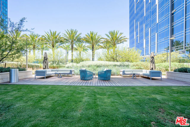 877 Francisco Street, Los Angeles CA: https://media.crmls.org/mediaz/6eff613f-b889-45e0-b9c0-8a9ac61a3b6e.jpg