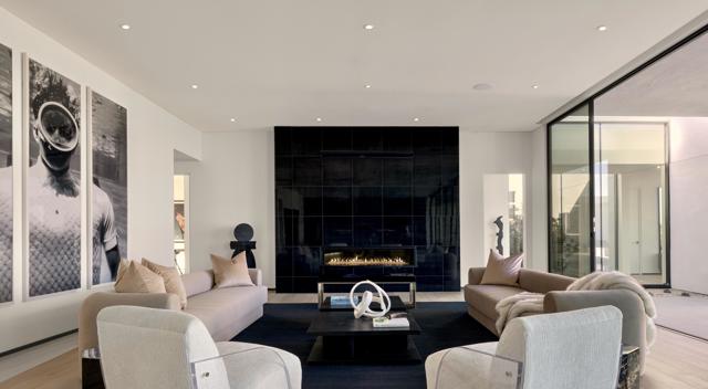 14 Via Linea, Rancho Mirage CA: https://media.crmls.org/mediaz/6eff8620-94f9-4bde-bcb4-4c4d9d655e2e.jpg