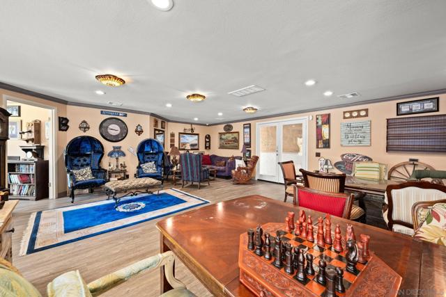 2150 Camino De La Reina, San Diego CA: https://media.crmls.org/mediaz/6effca62-b916-4261-a4ea-bc7d8e7bde95.jpg