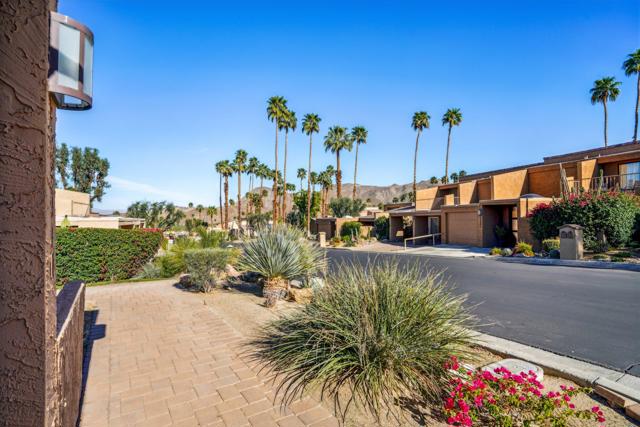73440 Dalea Lane, Palm Desert CA: https://media.crmls.org/mediaz/6effcc44-7803-4a0b-8f09-09f9a142b91d.jpg