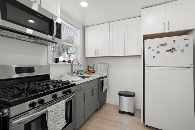 315 Grand Boulevard, San Mateo CA: https://media.crmls.org/mediaz/6effdf4e-114d-426b-9821-e861f998b95d.jpg