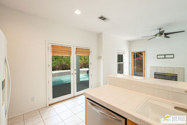 2220 N Paseo De Anza, Palm Springs CA: https://media.crmls.org/mediaz/6f006734-e54f-4e9f-bd84-7268b13397c1.jpg