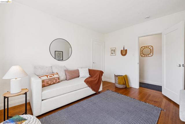 1136 Marin Ave, Albany CA: https://media.crmls.org/mediaz/6f009058-6899-490b-90a0-911bf7fc344e.jpg