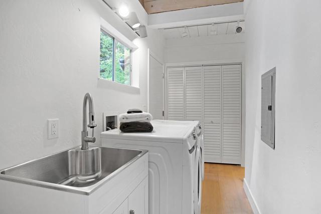 350 Grandview Drive, Woodside CA: https://media.crmls.org/mediaz/6f0165a7-28a5-45ea-894e-94f10a3ee9ee.jpg