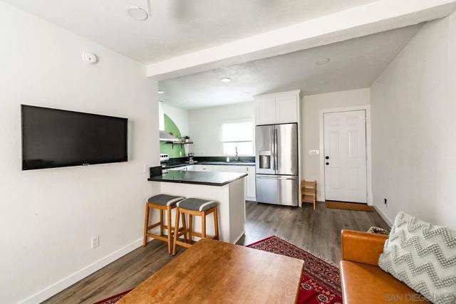 2948 50 Franklin Ave, San Diego CA: https://media.crmls.org/mediaz/6f01b8ac-4b62-459c-811f-8c04f3ed4148.jpg
