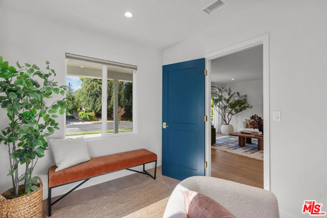 16820 Mccormick Street, Encino CA: https://media.crmls.org/mediaz/6f025a25-5db6-4ce5-a902-2a3796f10838.jpg