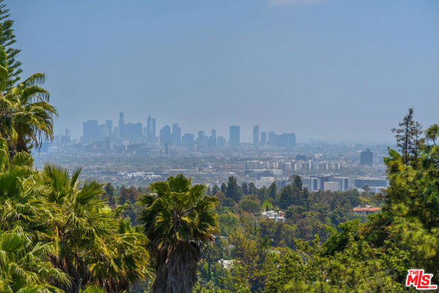 1242 Angelo Drive, Beverly Hills CA: https://media.crmls.org/mediaz/6f025ddd-e0ea-4468-b3bc-e6075010e4b8.jpg