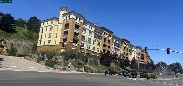 2210 Gellert Blvd, South San Francisco CA: https://media.crmls.org/mediaz/6f027685-e579-4bea-a364-e7ec18cfcf94.jpg