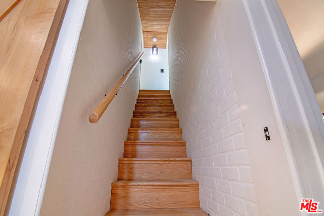 565 N Arden Boulevard, Los Angeles CA: https://media.crmls.org/mediaz/6f0298e3-158c-4899-85b7-79c15862258e.jpg
