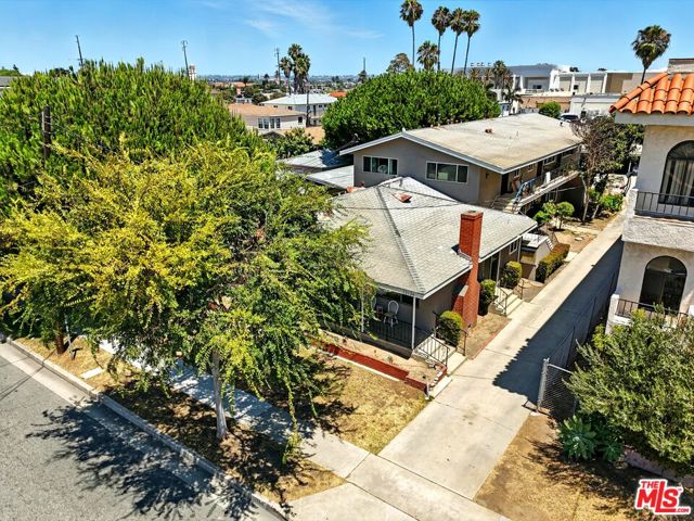 12134 Grevillea Avenue, Hawthorne CA: https://media.crmls.org/mediaz/6f02a076-453c-4eae-8207-b973665a3d4f.jpg