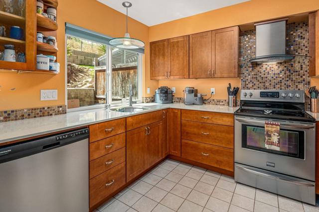 5366 Lake Murray Boulevard, La Mesa CA: https://media.crmls.org/mediaz/6f02e9d2-4a5a-4efb-bd9d-b60d75b1d408.jpg