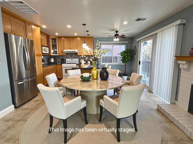 85 Phillips Ct, Tracy CA: https://media.crmls.org/mediaz/6f032c37-fd79-4c3a-ad83-d39d5abfe79b.jpg