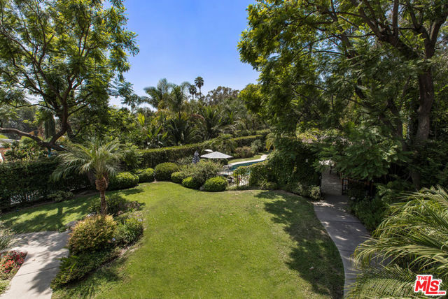 2555 N Altadena Drive, Altadena CA: https://media.crmls.org/mediaz/6f03dbd8-32b6-491c-8254-eeb8e79a1225.jpg