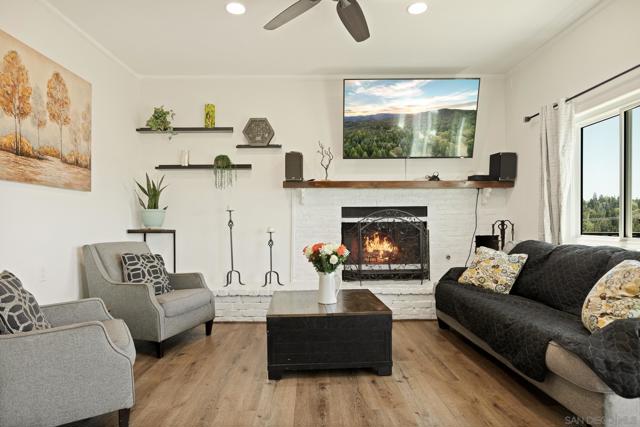 1141 Grass Valley Road, Lake Arrowhead CA: https://media.crmls.org/mediaz/6f03e2ea-6627-4ded-ae1e-c9470b5c510b.jpg