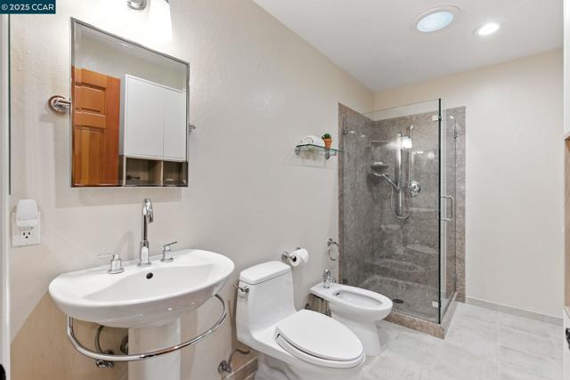 15 Ardmore Ct, Pleasant Hill CA: https://media.crmls.org/mediaz/6f03eea3-ec07-463e-9e4e-4a8995000f37.jpg