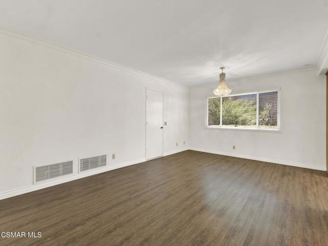 121 Ensenada Avenue, Newbury Park CA: https://media.crmls.org/mediaz/6f0425c1-57a1-4e9c-b2d1-6684d0cc4146.jpg