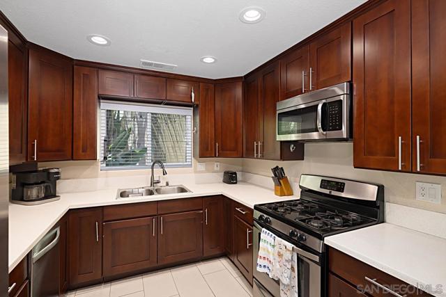 2150 Rebecca Way, Lemon Grove CA: https://media.crmls.org/mediaz/6f04a96b-e5ce-4d02-9029-f085068273a3.jpg