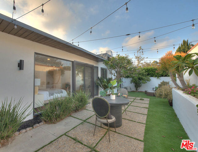 3804 Duray Place, Los Angeles CA: https://media.crmls.org/mediaz/6f04f415-6263-41ae-b3e2-cdc78872e87f.jpg