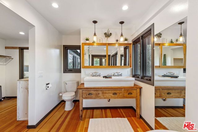 1551 Penny Road, Topanga CA: https://media.crmls.org/mediaz/6f05083d-4de6-4a44-9070-d05b328584a1.jpg