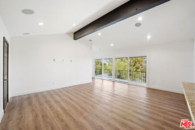 19536 Wells Drive, Tarzana CA: https://media.crmls.org/mediaz/6f056774-b81d-4db8-8305-757b5332cc24.jpg
