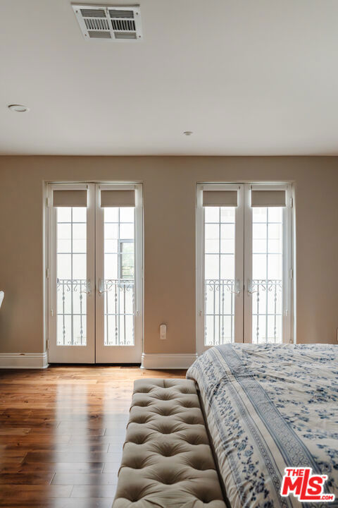 1835 Pandora Avenue, Los Angeles CA: https://media.crmls.org/mediaz/6f05bf74-accc-440d-8af3-df801f5d3d94.jpg