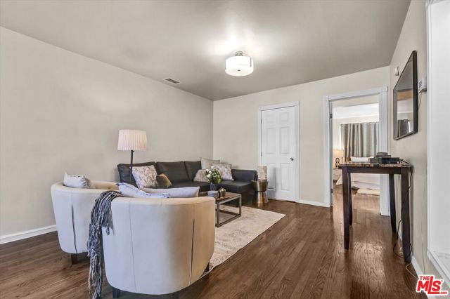 11670 W Sunset Boulevard, Los Angeles CA: https://media.crmls.org/mediaz/6f0763ae-0c61-4817-aea3-206b6cc1abba.jpg
