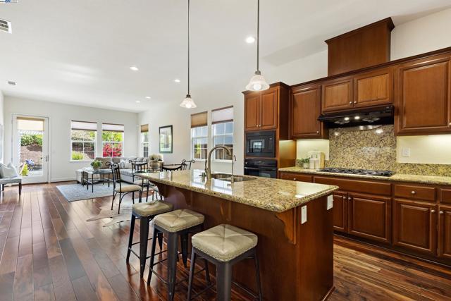 2715 Palatino Ct, Dublin CA: https://media.crmls.org/mediaz/6f076970-9314-4b3a-98d0-5fe9cac899d2.jpg