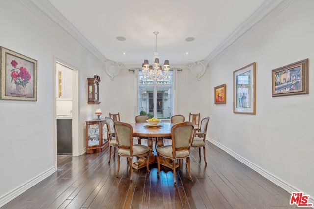 308 N Sycamore Avenue, Los Angeles CA: https://media.crmls.org/mediaz/6f08bb90-e2b3-42e4-9825-b2c121f1b655.jpg