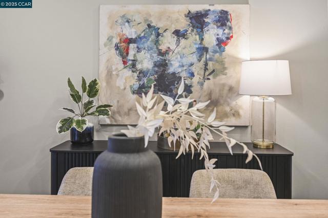 1800 Alma Ave, Walnut Creek CA: https://media.crmls.org/mediaz/6f09088d-6f6c-4d56-a0aa-573e0b5038b7.jpg