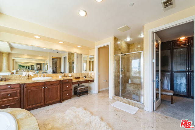 12530 Longacre Avenue, Granada Hills CA: https://media.crmls.org/mediaz/6f092e6b-56e5-4fce-896b-4c7282fcbcdb.jpg