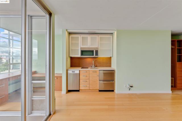2550 Dana St, Berkeley CA: https://media.crmls.org/mediaz/6f093806-cedf-4d51-a467-59b93f0bacb8.jpg